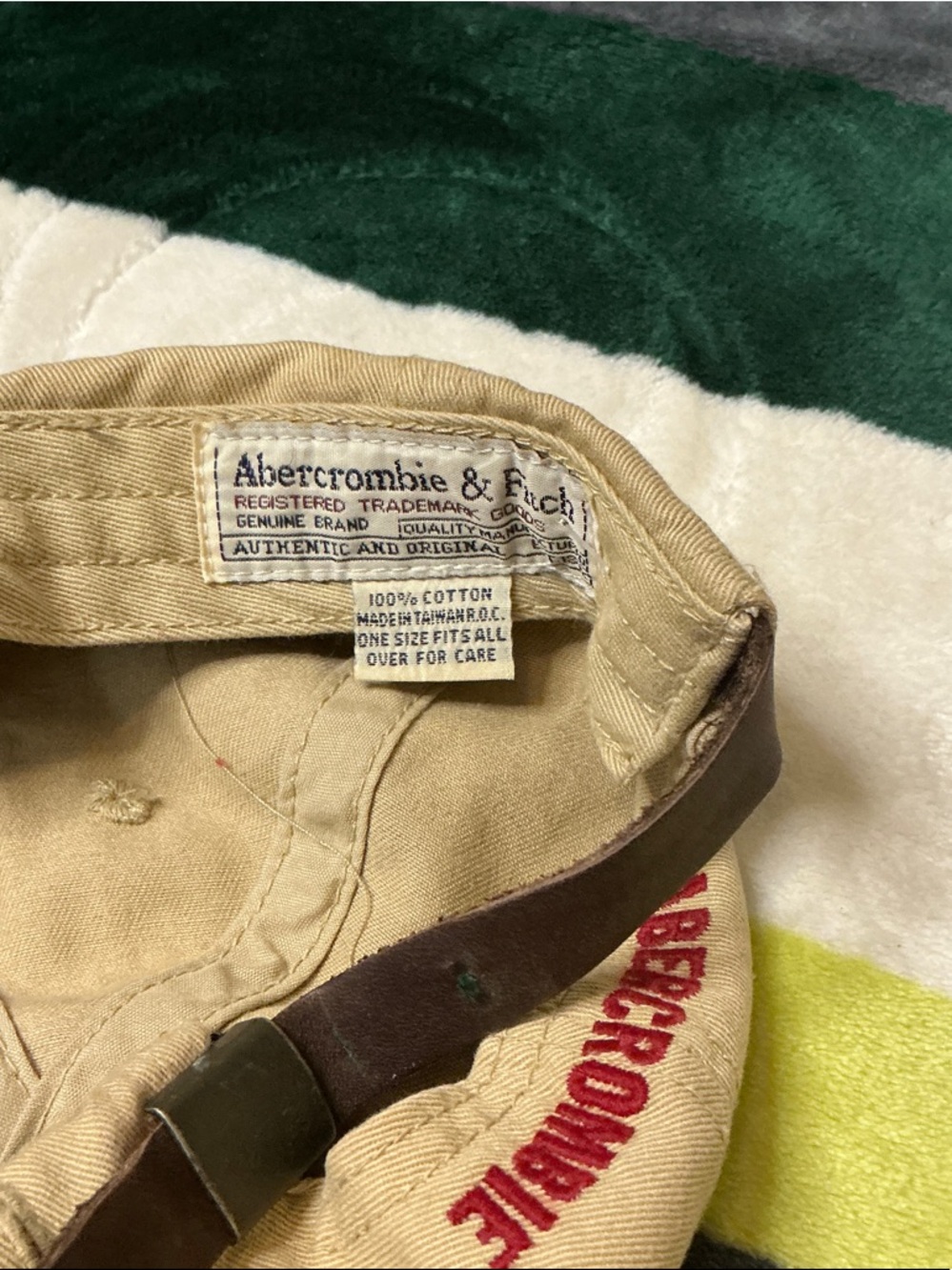 Abercrombie Beige Baseball Cap with Red Patch - Picture 9 of 11